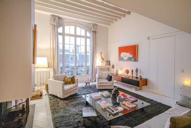 Par087 - Incroyable penthouse parisien avec toit-terrasse
