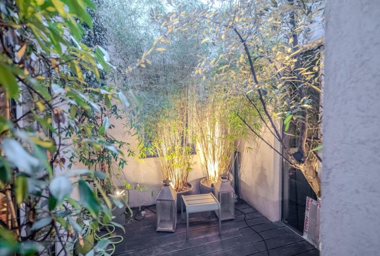 Par087 - Incroyable penthouse parisien avec toit-terrasse
