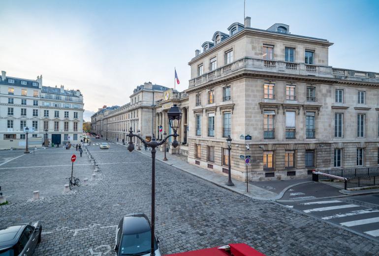 Par094 - Appartement sublime au Palais Bourbon