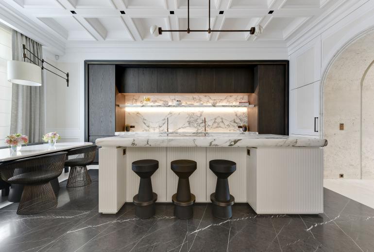 Par010 - Stunning 5 bedroom apartment on Foch