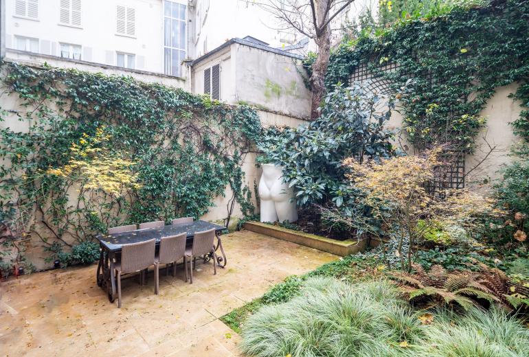 Par069 - Apartment with garden in Saint Germain