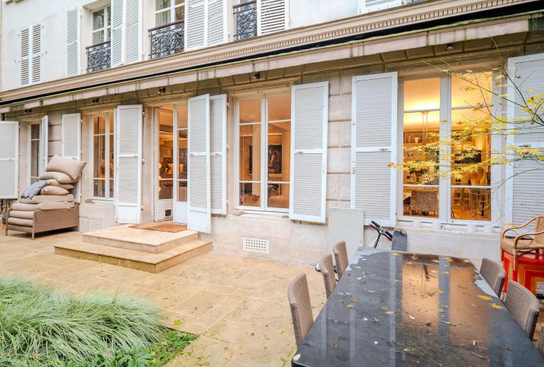 Par069 - Apartment with garden in Saint Germain