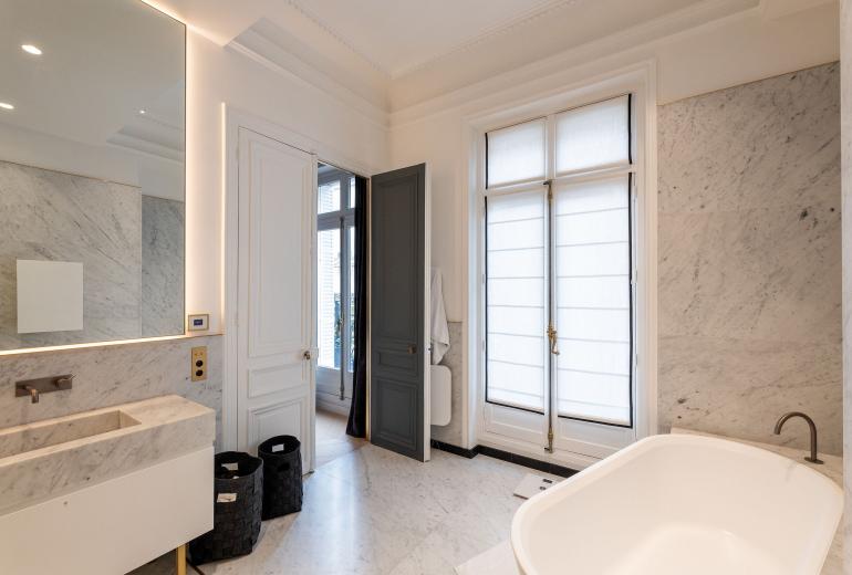 Par073 - Luxury apartment in Palais Royal