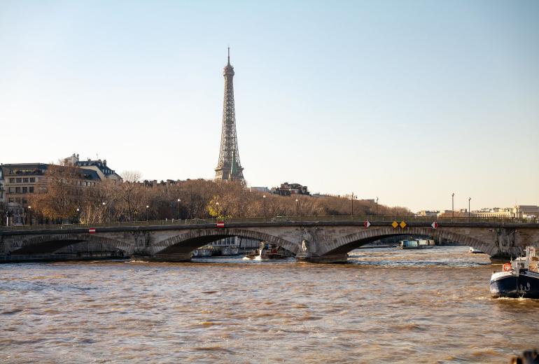 Par054 - Péniche de prestige à Paris