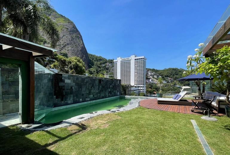 Rio010 - Large mansion by the sea in Leblon