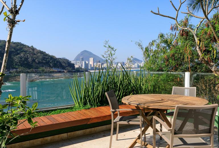 Rio010 - Large mansion by the sea in Leblon