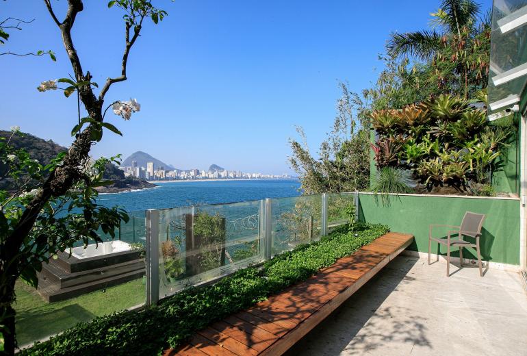 Rio010 - Large mansion by the sea in Leblon