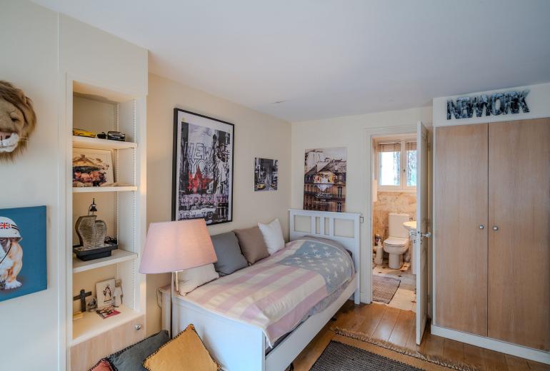Par441 - Townhouse in Paris 7.