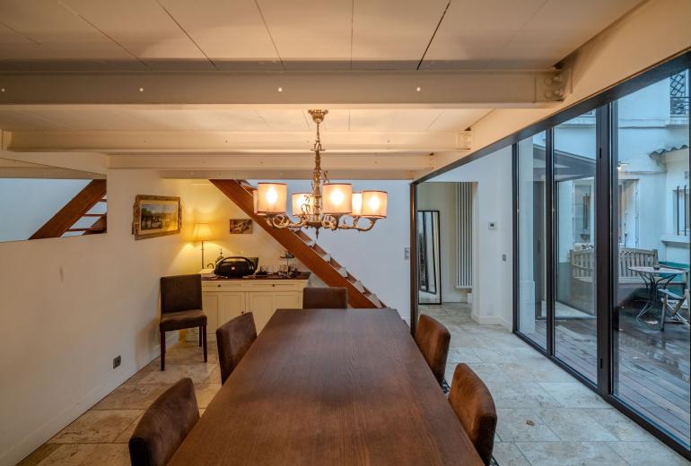 Par441 - Townhouse in Paris 7.
