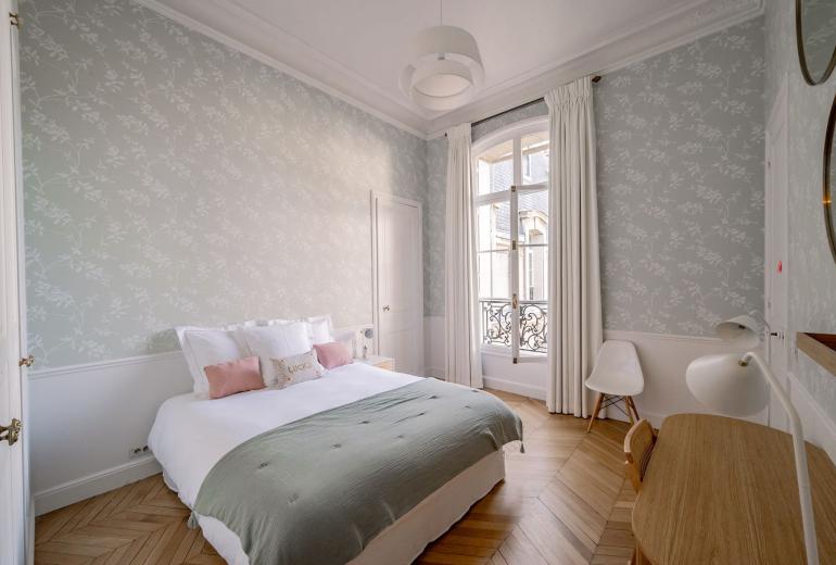 Par068 - Appartement spacieux près de la Madeleine