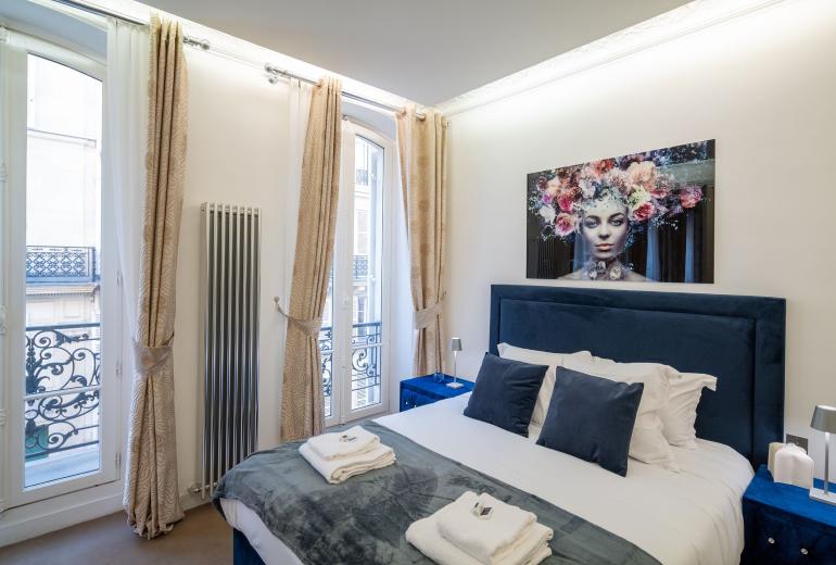 Par191 - Appartement de quatre chambres à Paris 8.