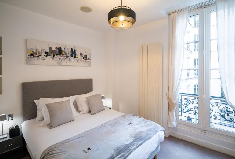 Par191 - Appartement de quatre chambres à Paris 8.