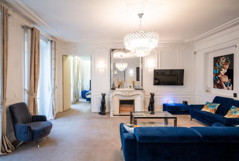 Par191 - Appartement de quatre chambres à Paris 8.