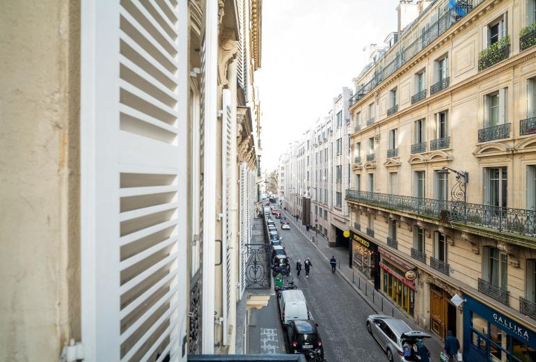 Par191 - Appartement de quatre chambres à Paris 8.