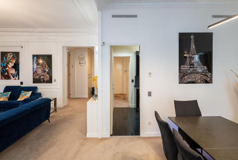 Par191 - Appartement de quatre chambres à Paris 8.
