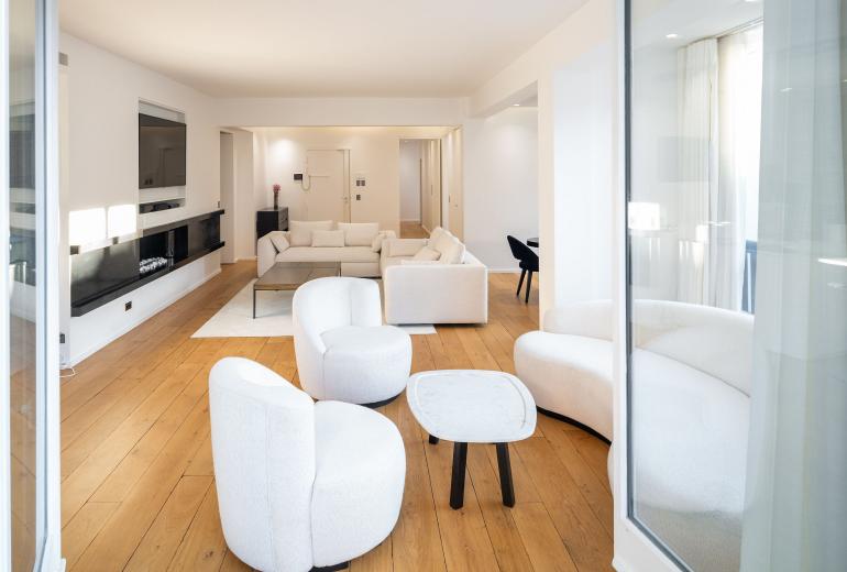 Par024 - Appartement de prestige à Montaigne