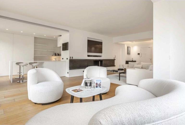 Par024 - Apartamento de luxo em avenida Montaigne