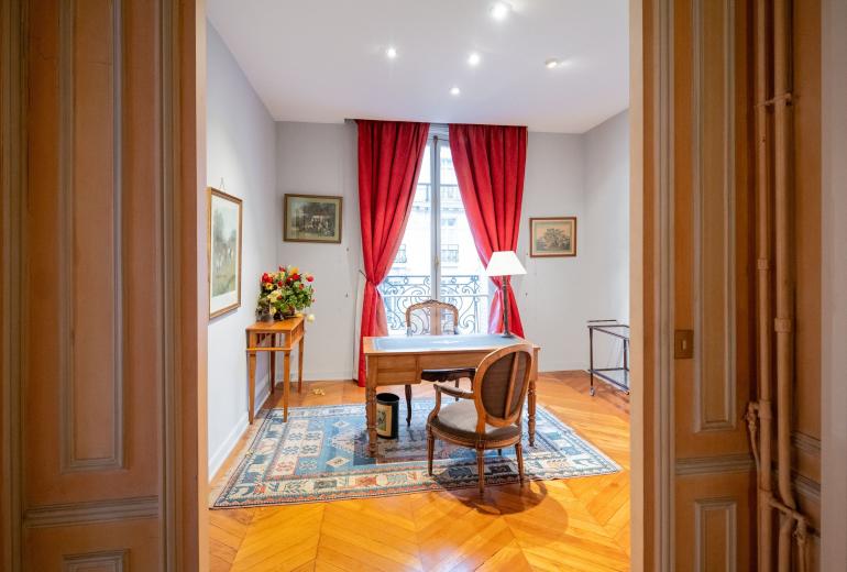 Par144 - Appartement à Paris