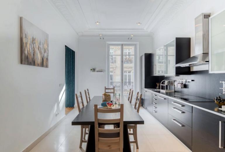 Par 10 - Apartamento de 2 suítes em Paris 8