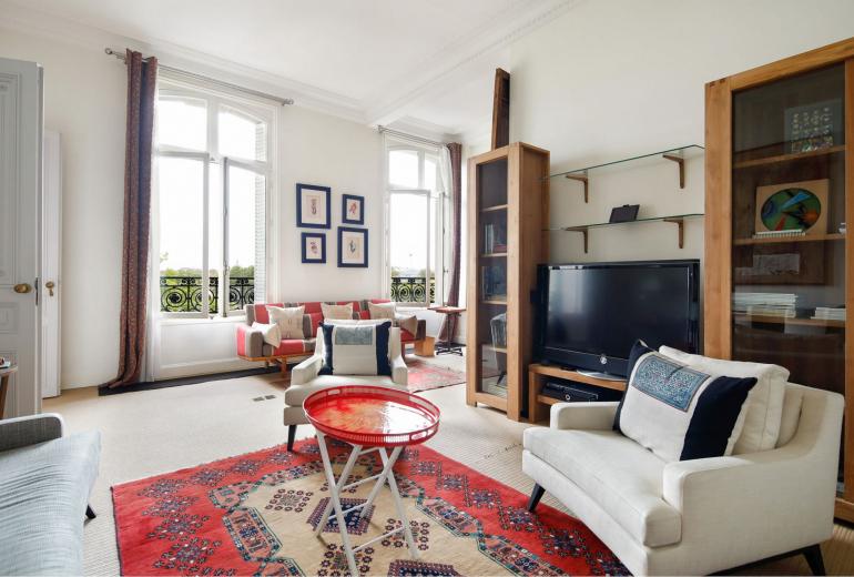 Par139 - Appartement sur le Quai Anatole France