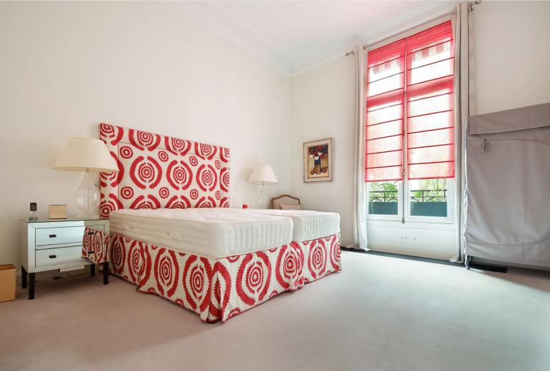 Par139 - Appartement sur le Quai Anatole France