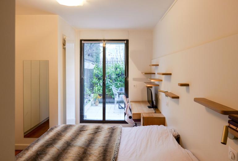 Par301 - Four bedroom apartment in Paris
