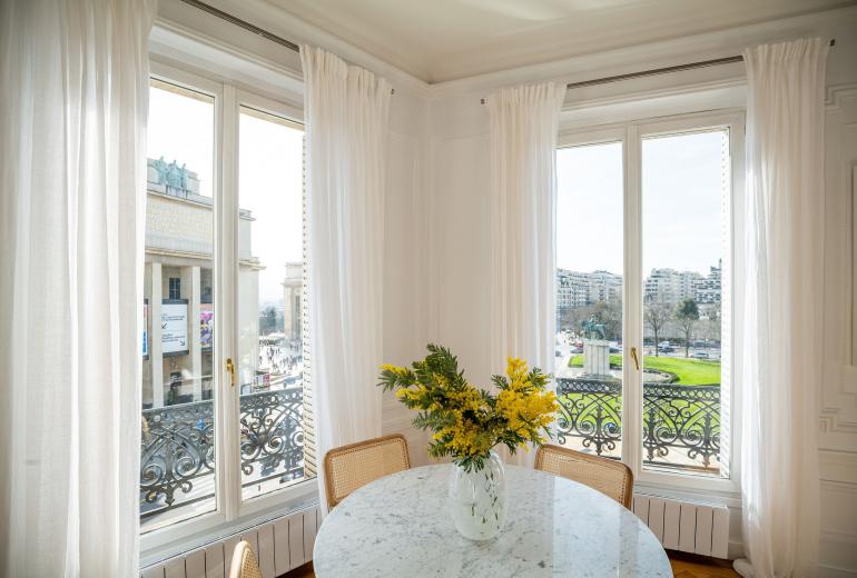 Par025 - Apartamento com vista para a Torre Eiffel