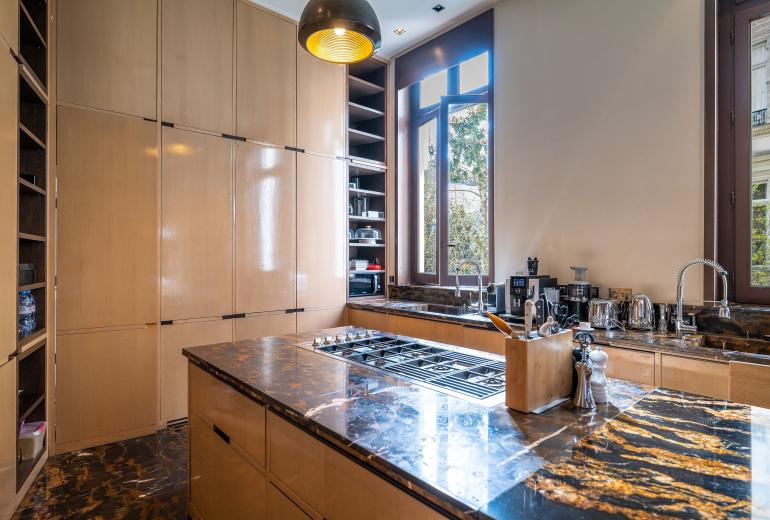 Par016 - Luxury 9 bedroom mansion in Paris 16