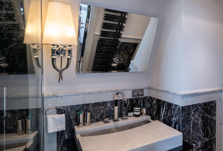 Par016 - Luxury 9 bedroom mansion in Paris 16