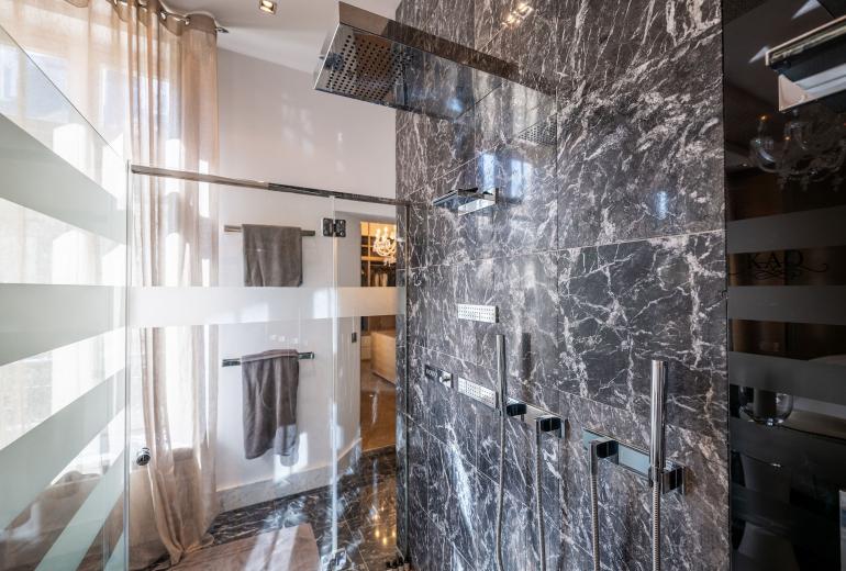 Par016 - Luxury 9 bedroom mansion in Paris 16
