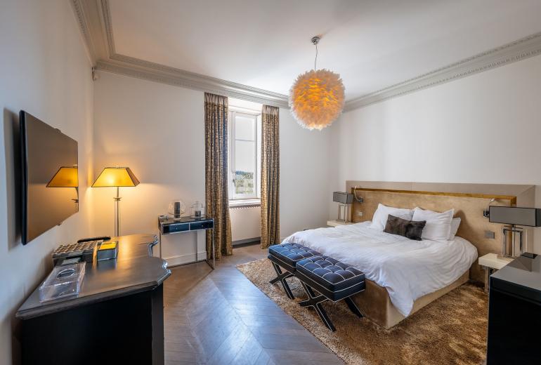 Par016 - Luxury 9 bedroom mansion in Paris 16