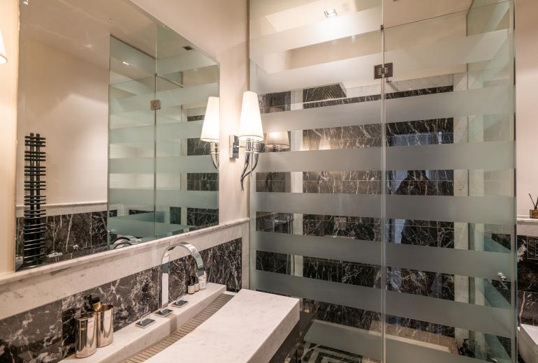 Par016 - Luxury 9 bedroom mansion in Paris 16