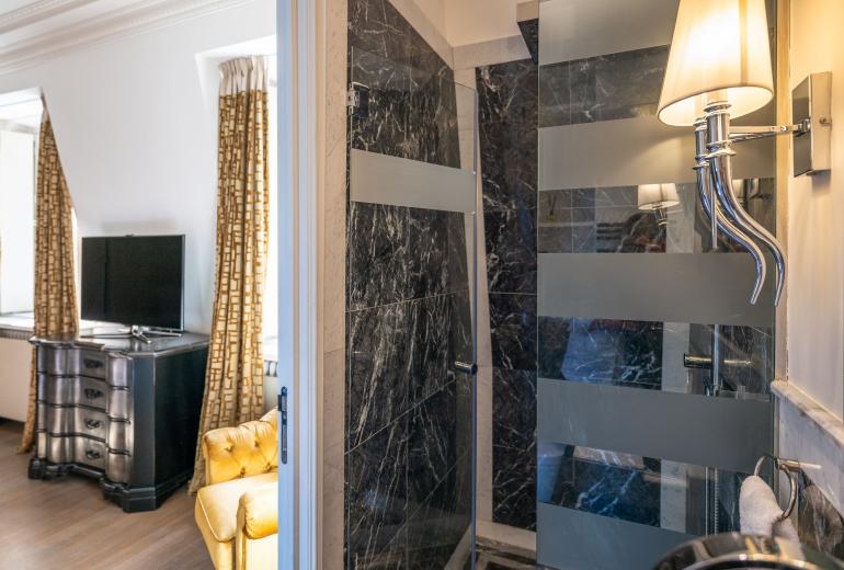 Par016 - Luxury 9 bedroom mansion in Paris 16