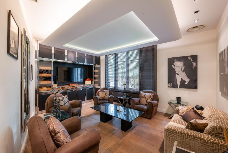 Par016 - Luxury 9 bedroom mansion in Paris 16