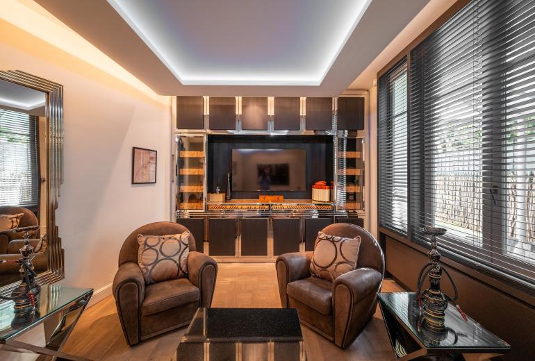 Par016 - Luxury 9 bedroom mansion in Paris 16