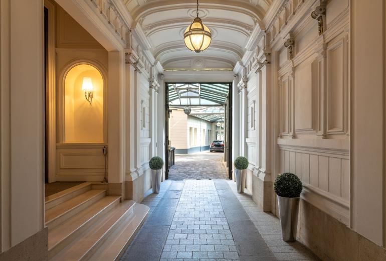 Par016 - Luxury 9 bedroom mansion in Paris 16