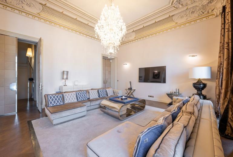 Par016 - Luxury 9 bedroom mansion in Paris 16