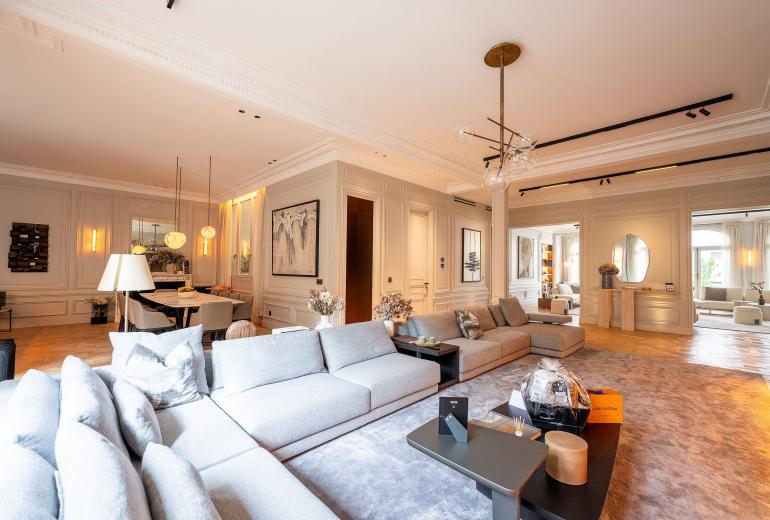 Par072 - Luxury 5 bedroom apartment in Chaillot