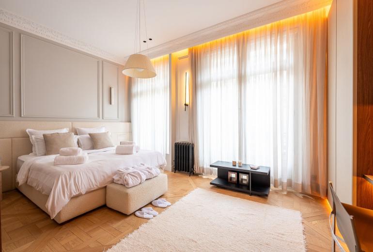 Par072 - Luxury 5 bedroom apartment in Chaillot