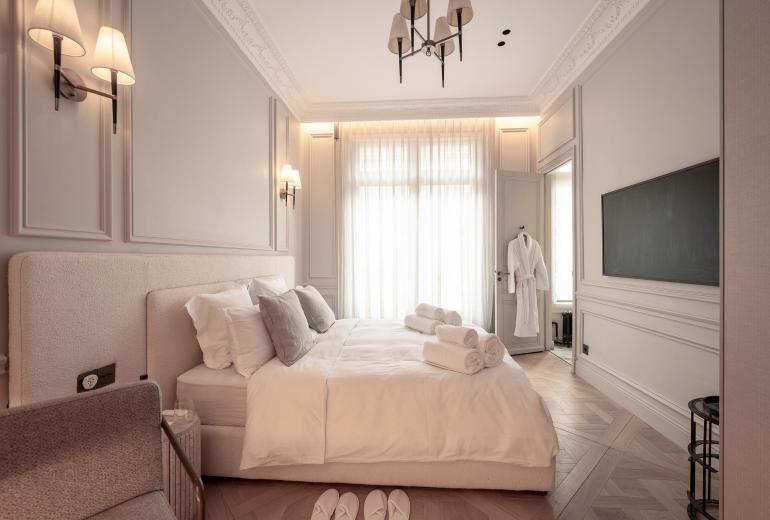 Par072 - Luxury 5 bedroom apartment in Chaillot