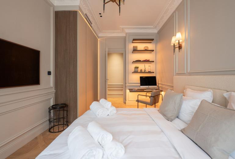 Par072 - Luxury 5 bedroom apartment in Chaillot