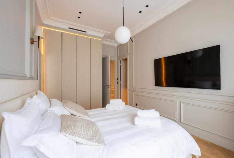 Par072 - Luxury 5 bedroom apartment in Chaillot