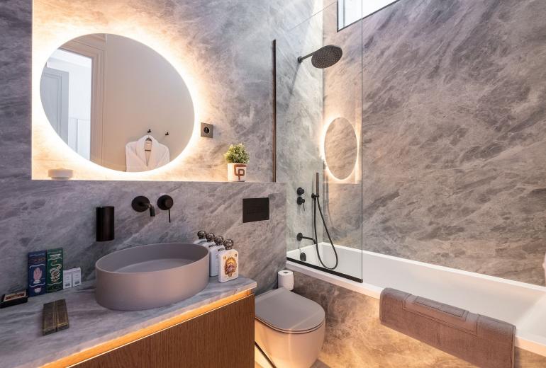 Par072 - Luxury 5 bedroom apartment in Chaillot