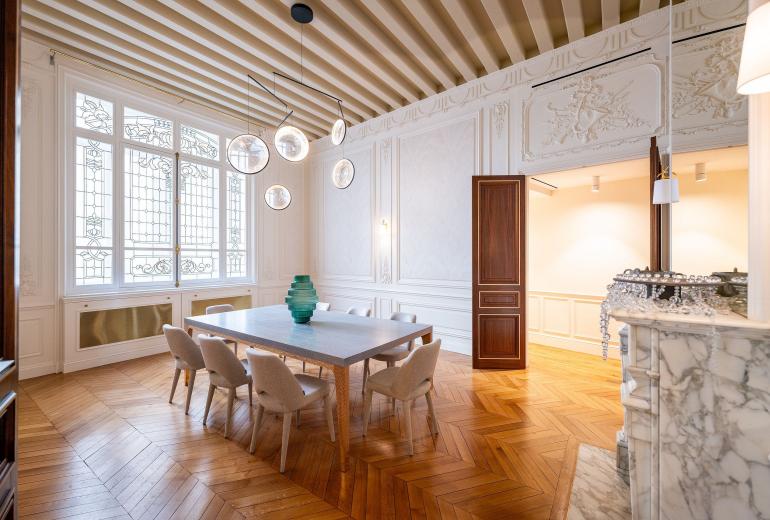 Par031 - Appartement de prestige Place Beauvau
