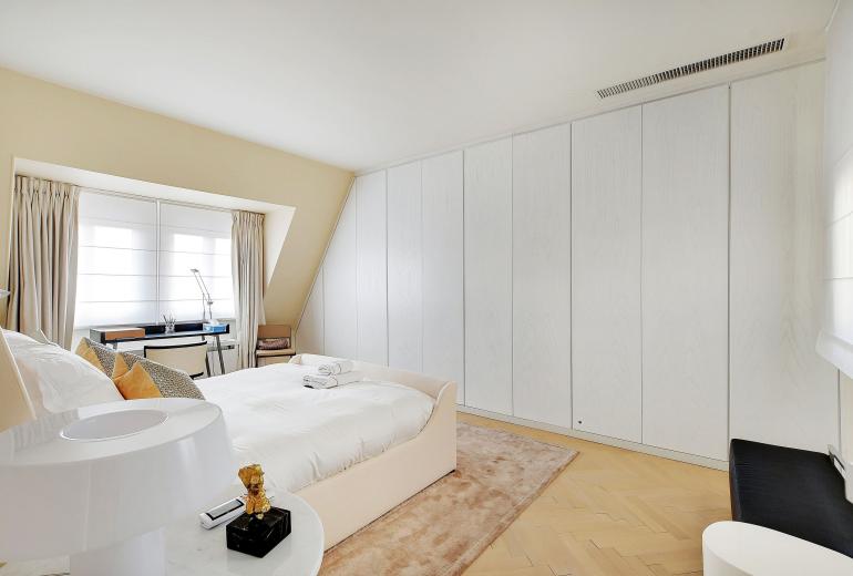 Par253 - Apartamento de 2 quartos em George V.