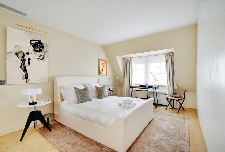 Par253 - Apartamento de 2 quartos em George V.