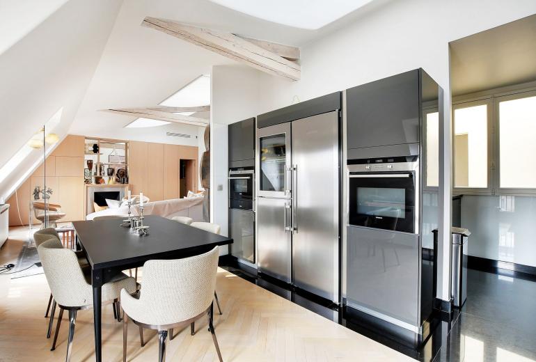 Par253 - Apartamento de 2 quartos em George V.