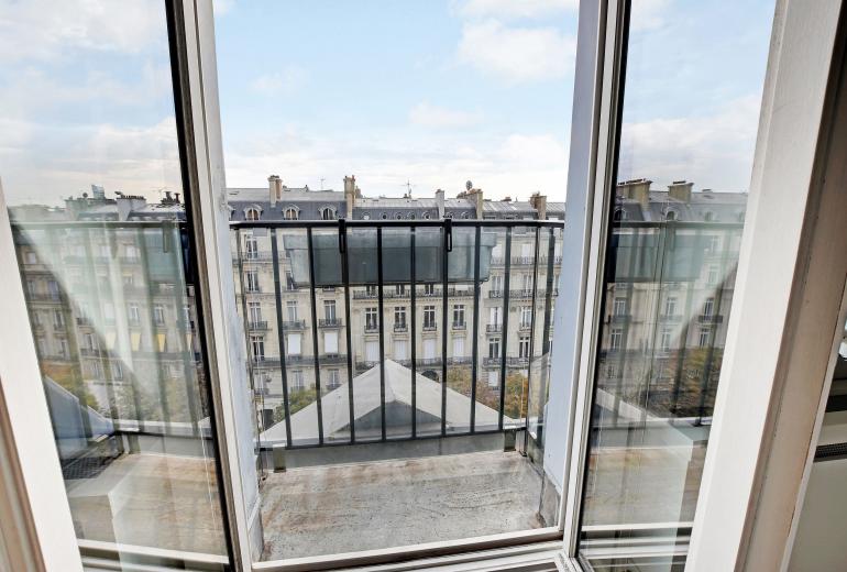 Par253 - Apartamento de 2 quartos em George V.