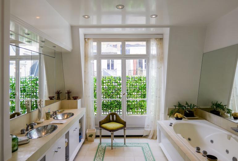 Par141 - Appartement de 3 chambres avec terrasse