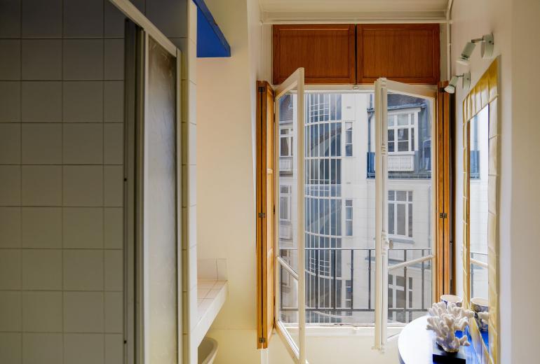 Par141 - Appartement de 3 chambres avec terrasse